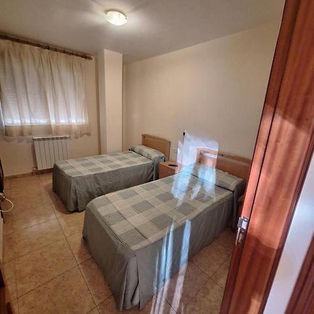 Отель Hostal Pension - La Rotonda Тардьента Экстерьер фото