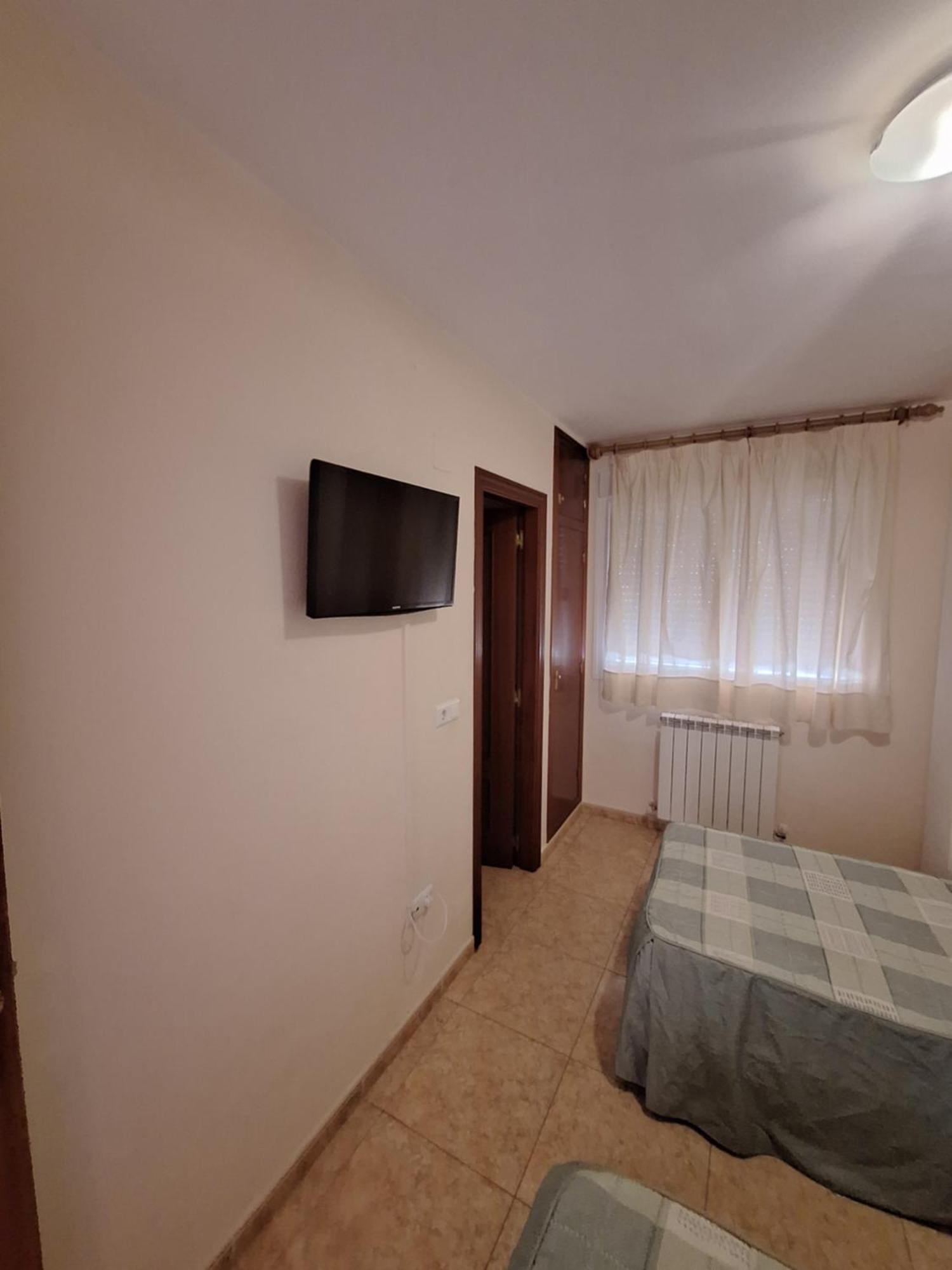 Отель Hostal Pension - La Rotonda Тардьента Экстерьер фото