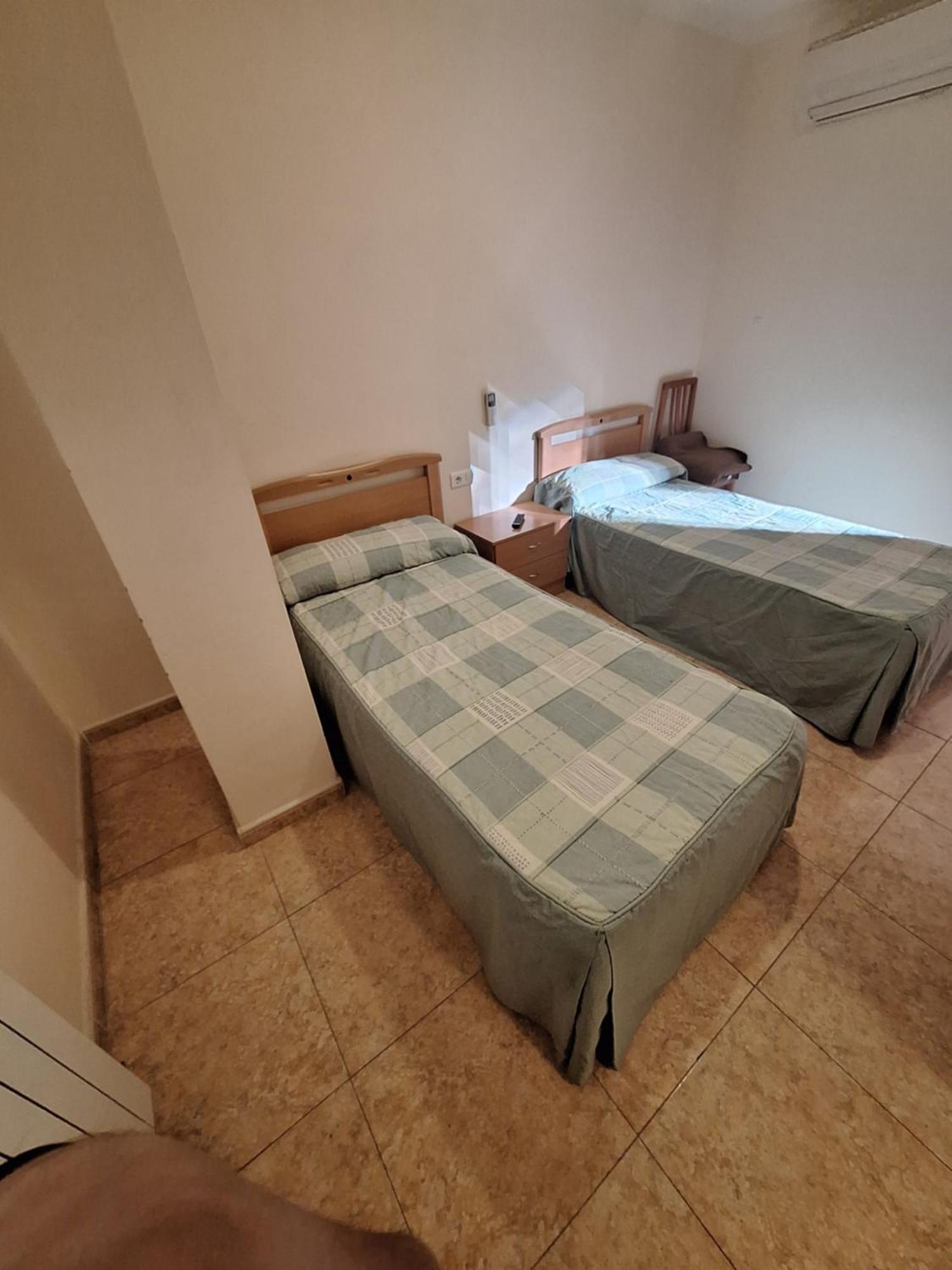 Отель Hostal Pension - La Rotonda Тардьента Экстерьер фото