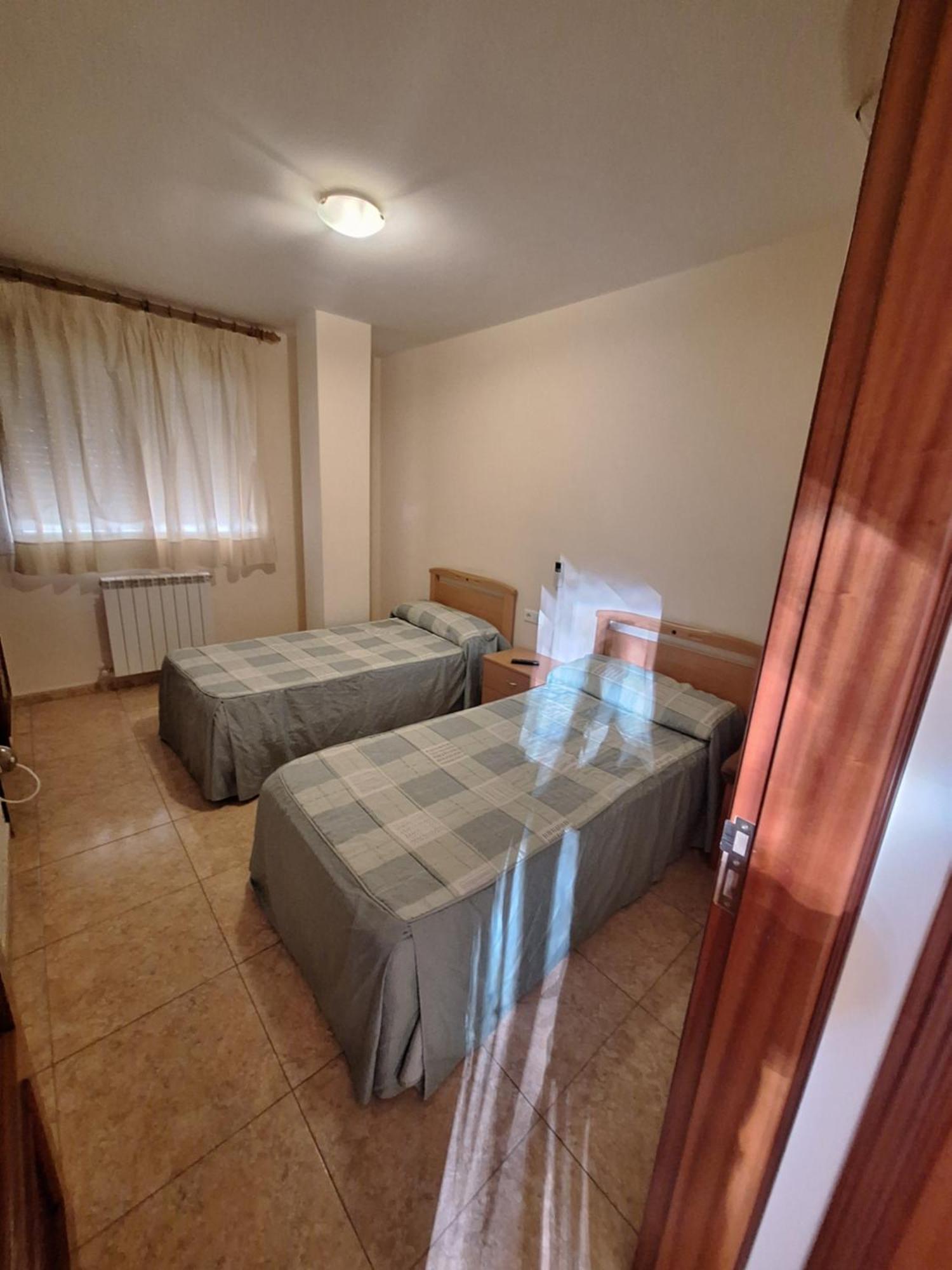Отель Hostal Pension - La Rotonda Тардьента Экстерьер фото